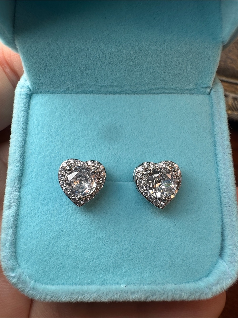 3267-Swarovskiโ Crystal Element post earrings,velvet box included